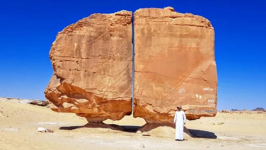 Conheça Al Naslaa: a atração turística e o maior enigma geológico no deserto da Arábia Saudita