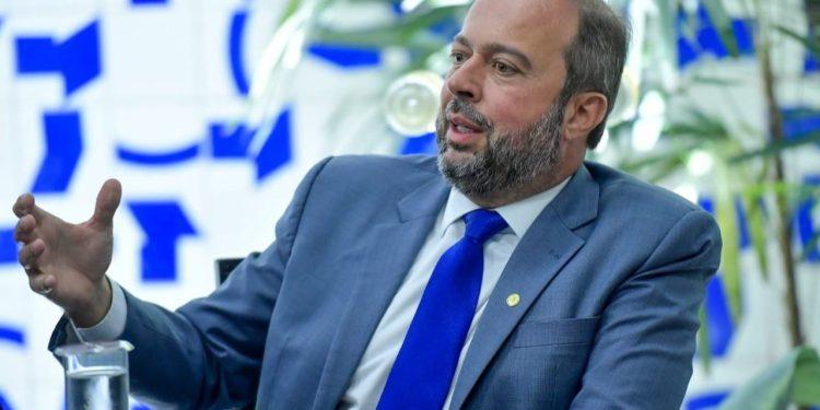 Acordo de reparação do desastre de Mariana está próximo de ser fechado, diz ministro