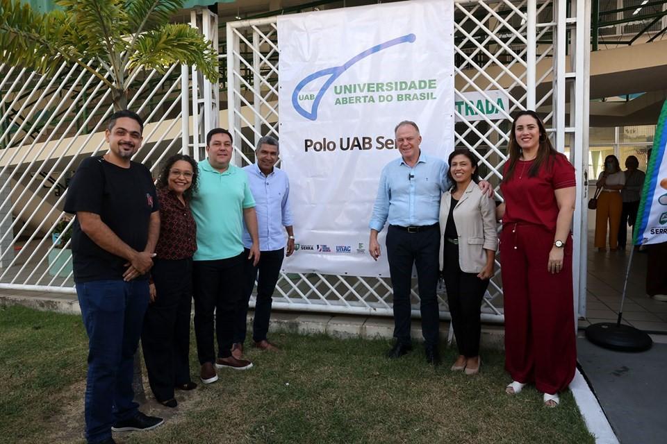 Casagrande inaugura polo da Universidade Aberta Capixaba na Serra, ES