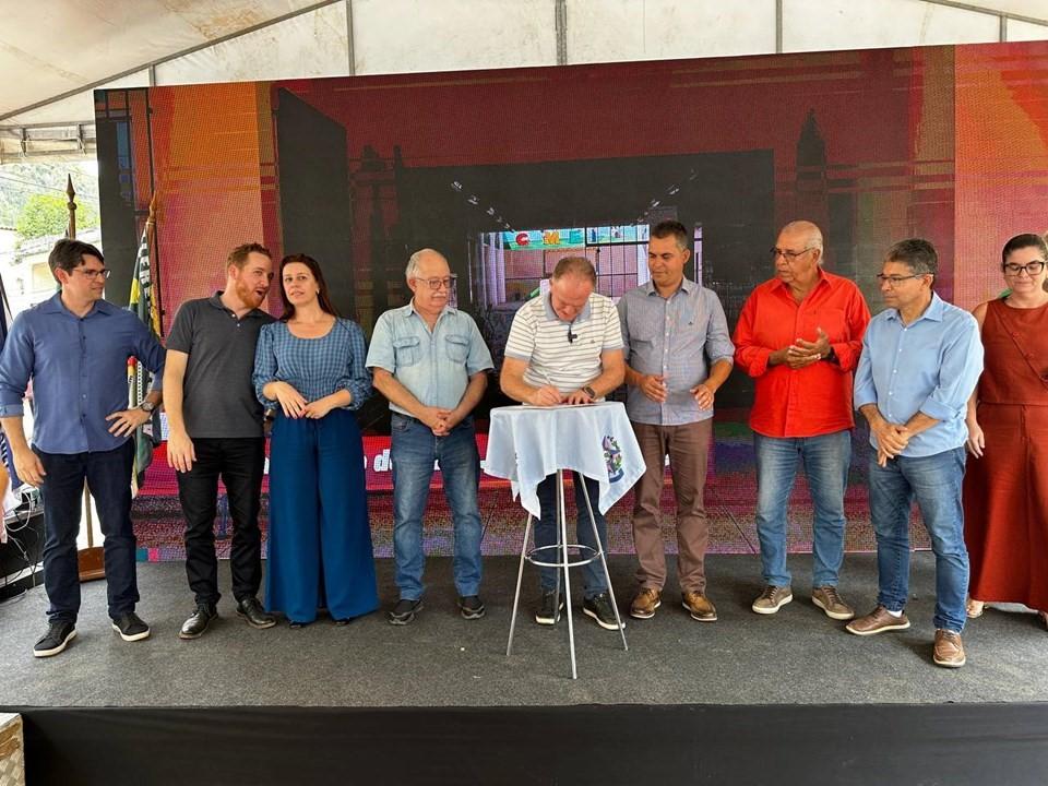 Casagrande inaugura obras e autoriza novos investimentos em Alfredo Chaves, ES