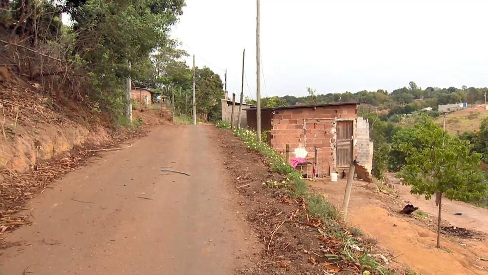 Homem é morto a tiros na frente da mulher e dos três filhos no ES