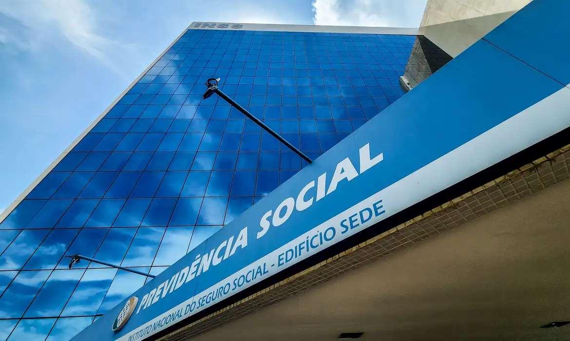 INSS começa a pagar benefícios acima do mínimo nesta terça-feira (1º)