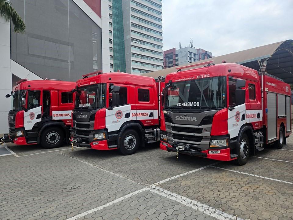 Corpo de Bombeiros do ES recebe novas viaturas de combate a incêndio, ambulâncias e caminhões para Defesa Civil