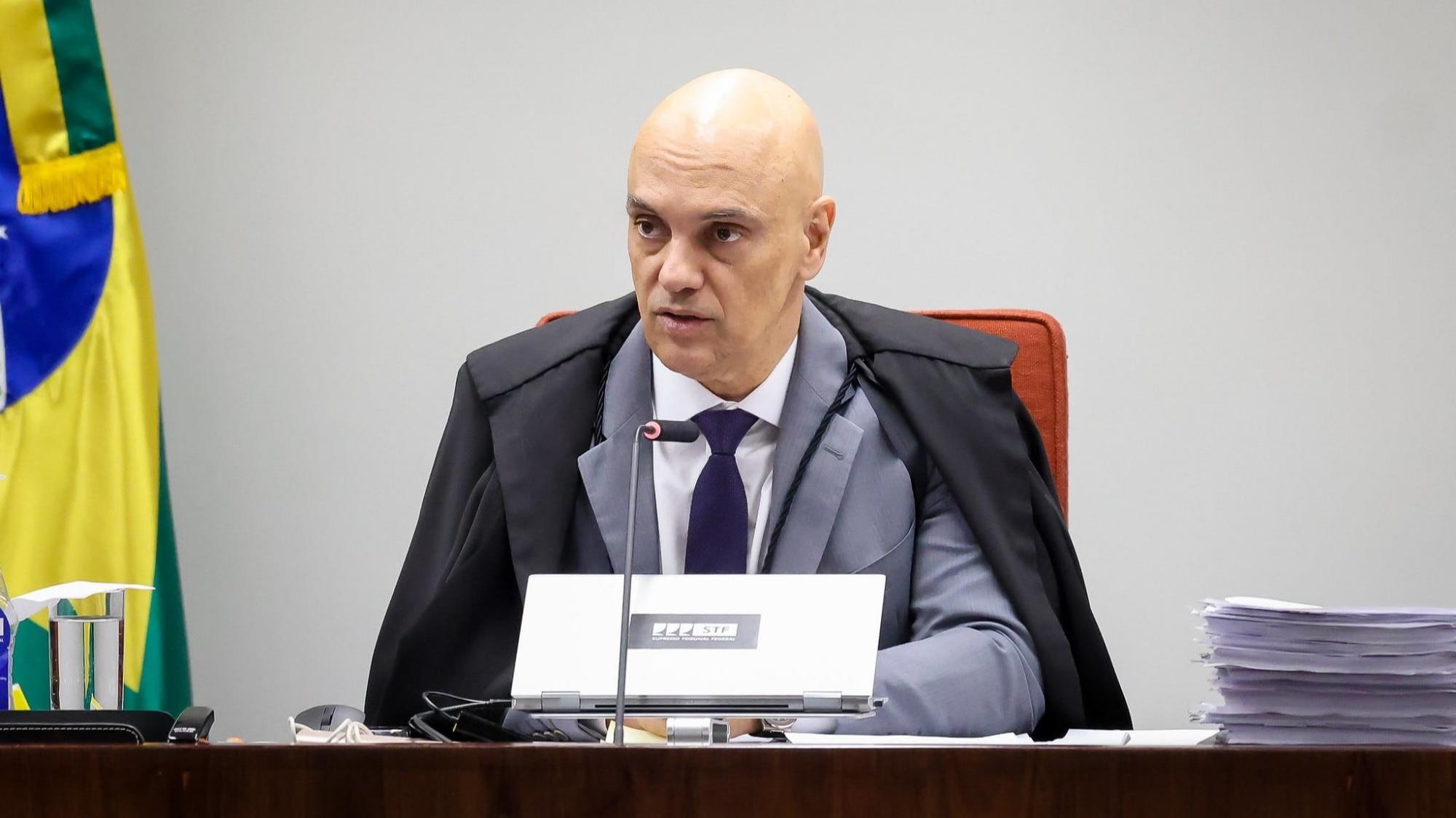 Após pagamento de multas, Moraes autoriza volta do X no Brasil