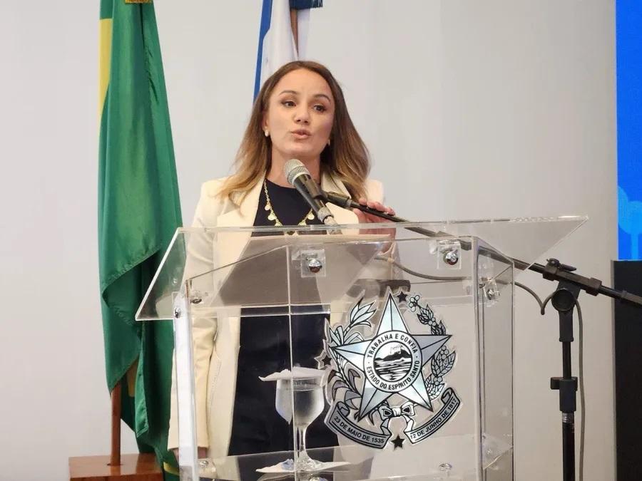 Surge uma nova liderança no Espírito Santo, Emanuela Pedroso