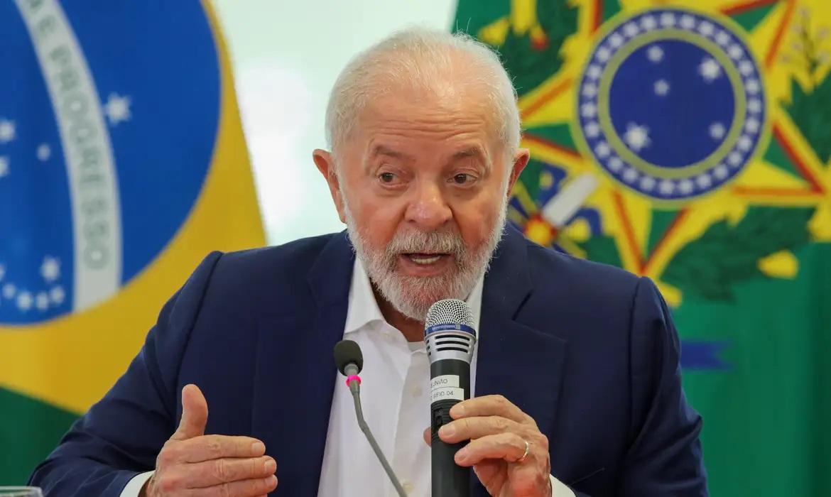 Lula afirma que vai comprar novo avião presidencial após problema técnico com aeronave no México