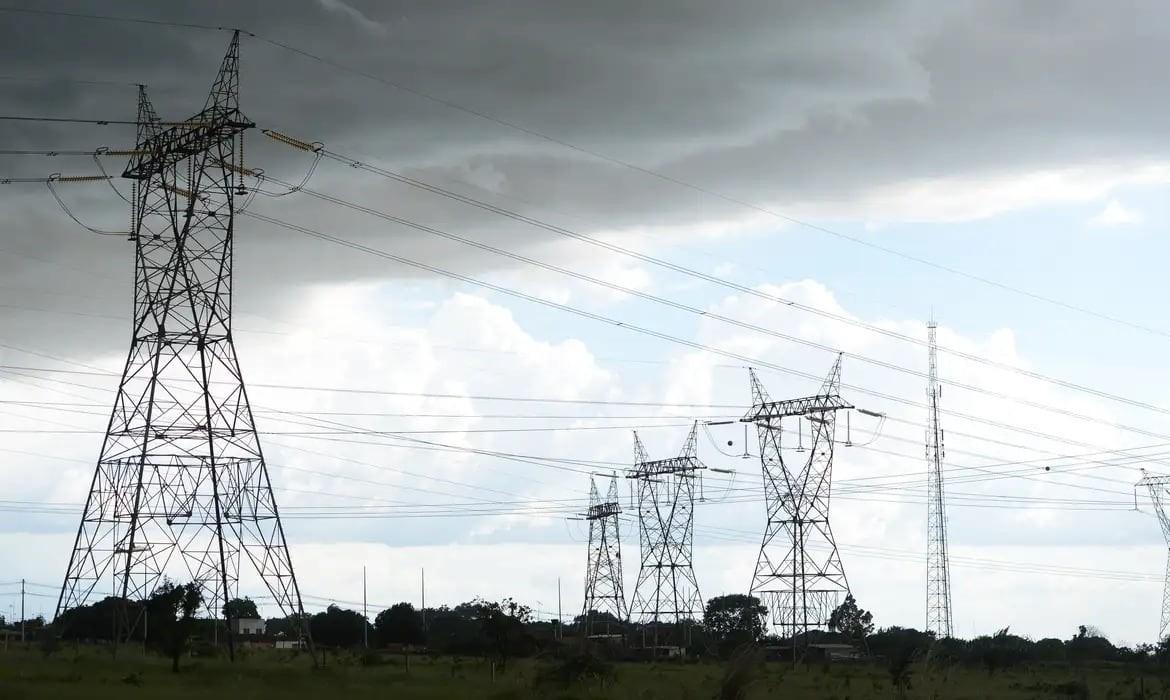 Conta de energia vai ficar R$ 6 mais barata em novembro após início das chuvas