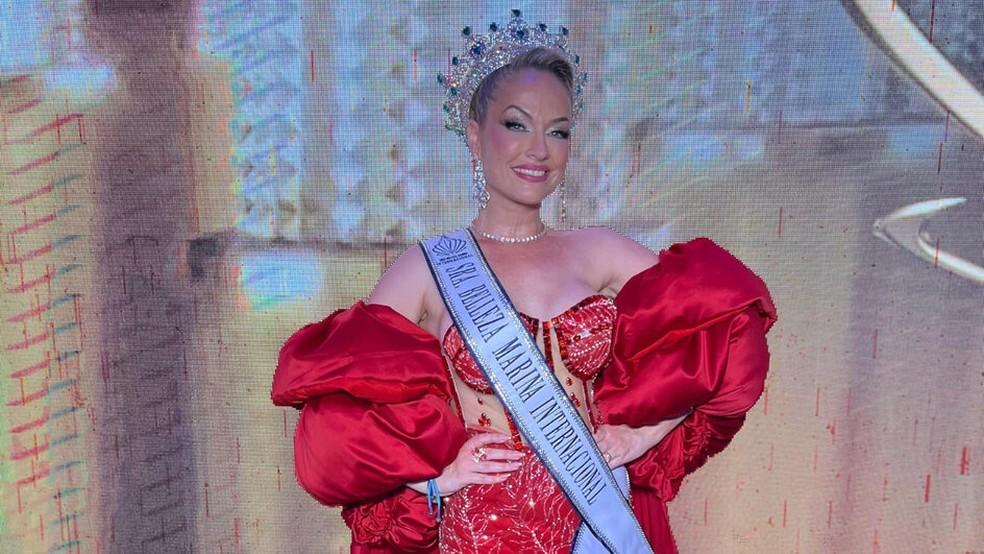 Aos 40 anos e com 4 filhos, miss de SC conquista 1º concurso internacional de beleza