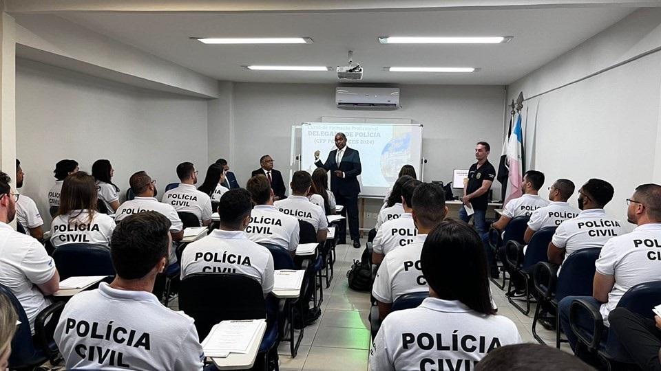 Aula magna marca início do curso de formação de 42 novos delegados de Polícia no ES