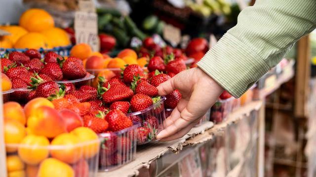 Você sabia que morango, maçã, figo e abacaxi não são frutas?