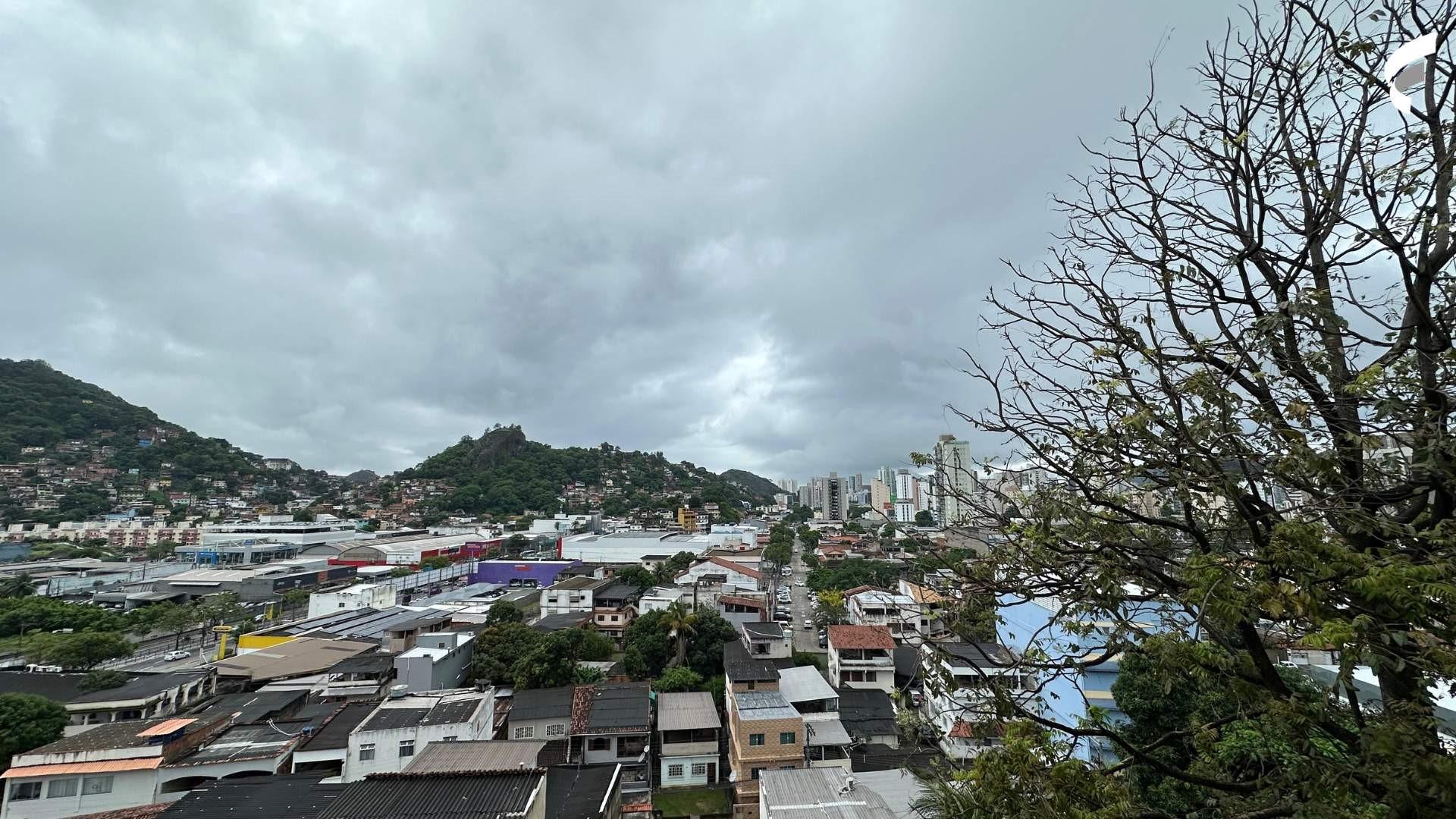 ES tem dois alertas de chuva intensa para o feriado; veja previsão do tempo