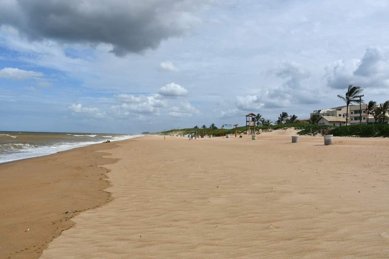 Duas pessoas são socorridas após afogamento em praia de Guriri, em São Mateus, ES