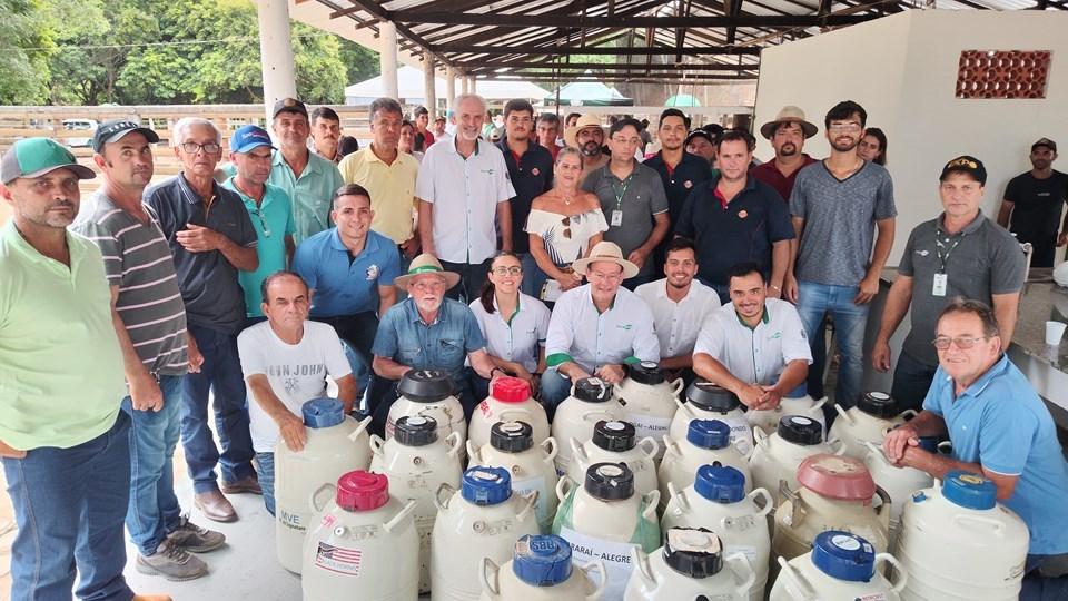 Governo do ES distribui mais de 10 mil doses de sêmen para melhorar genética do gado leiteiro capixaba