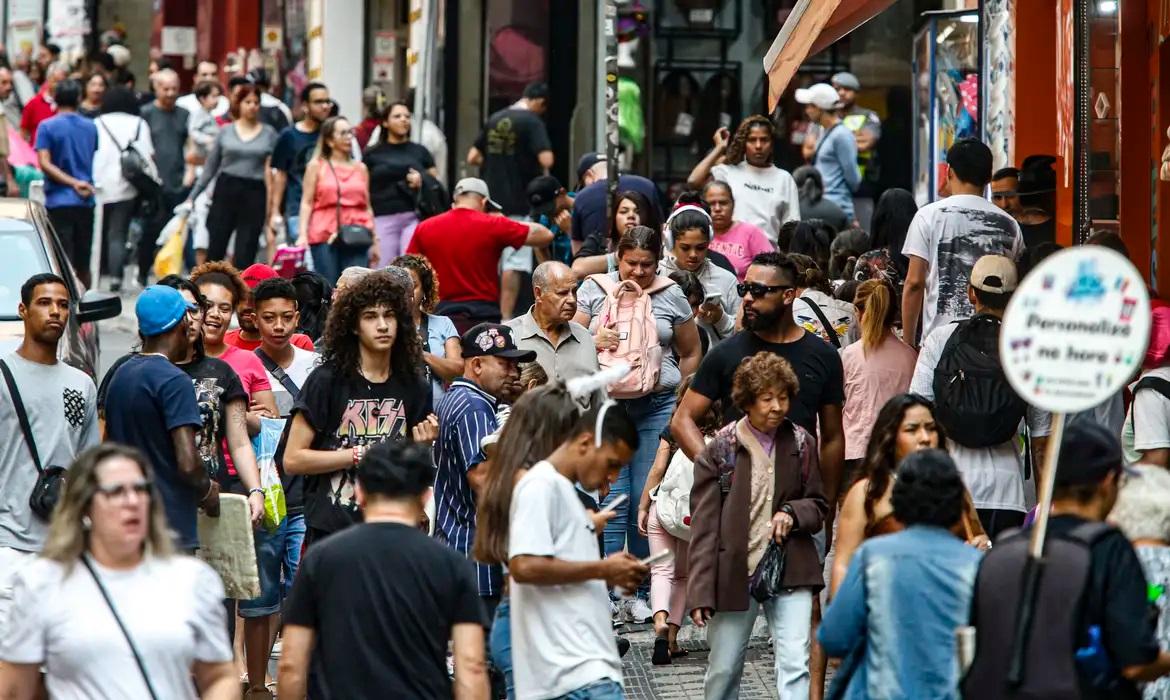 Serasa: mais de 73 milhões de pessoas estavam endividadas no país