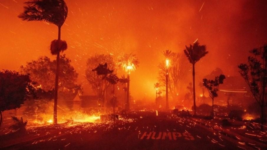 Incêndios nos EUA: Número de mortos sobe para 11 e novas ordens de evacuação são emitidas