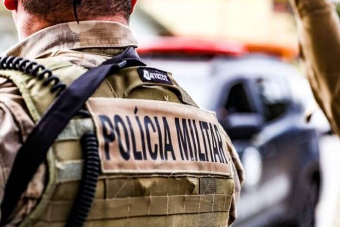 Polícia encontra corpo esquartejado dentro de baú após “sussurros”