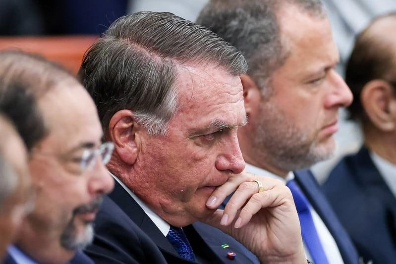 Moraes manda PGR se manifestar sobre necessidade de prisão preventiva de Bolsonaro