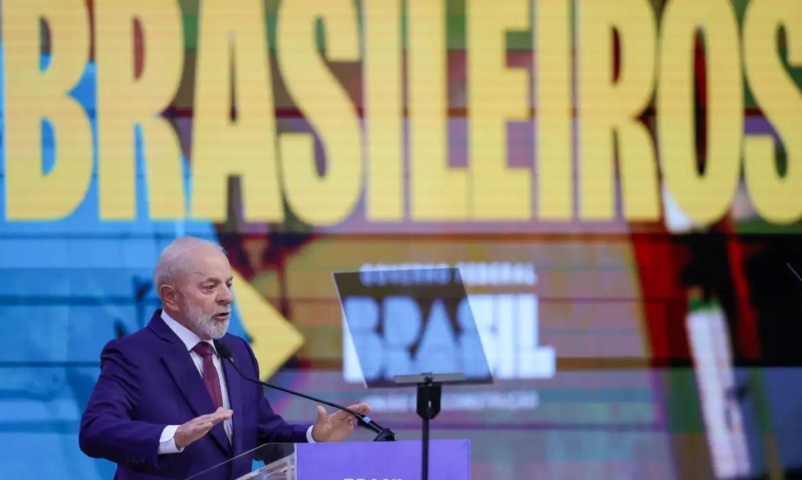 Governo antecipa 13º de aposentados e pensionistas do INSS para abril e maio