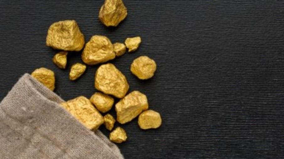 Homem é processado por levar 1kg de ouro em vestes íntimas
