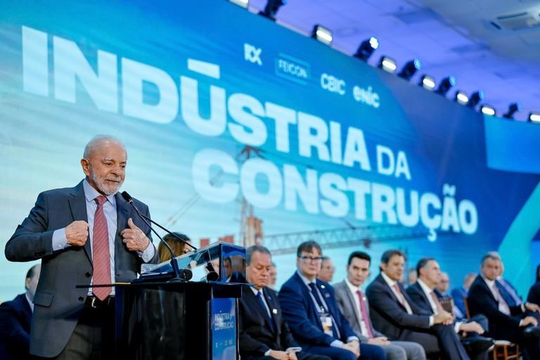 Lula: Construção de casas para o povo é investimento na nação