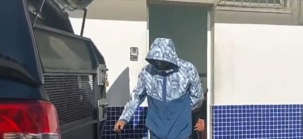 Ladrão rouba celular de adolescente e propõe sexo oral para devolver telefone, no ES
