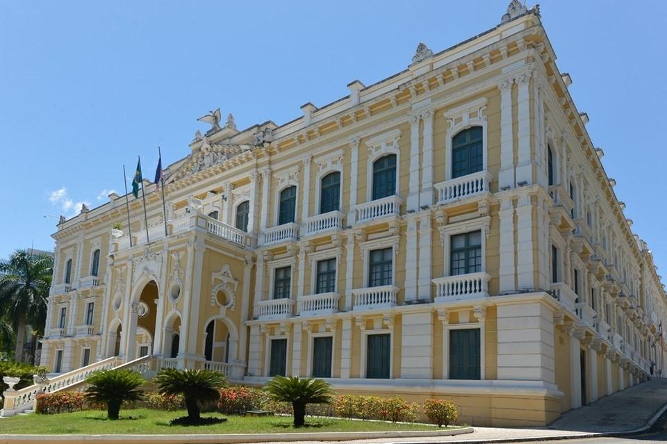 Governo do ES anuncia reajustes de salário e do auxílio alimentação dos servidores