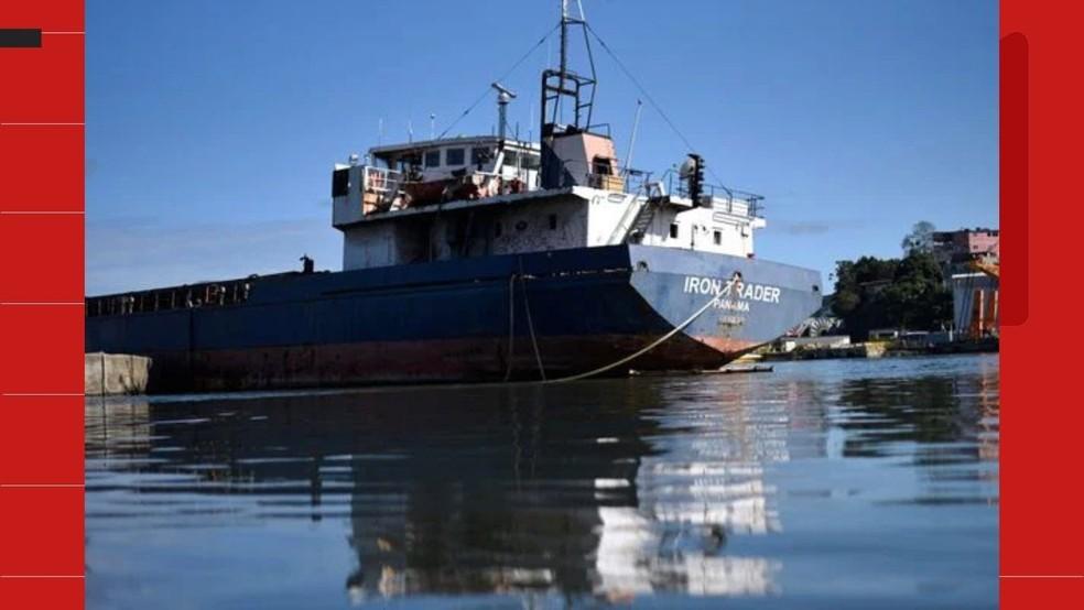 ‘Navio fantasma’ denunciado até por contrabando de armas vai deixar o ES após 10 anos abandonado no mar