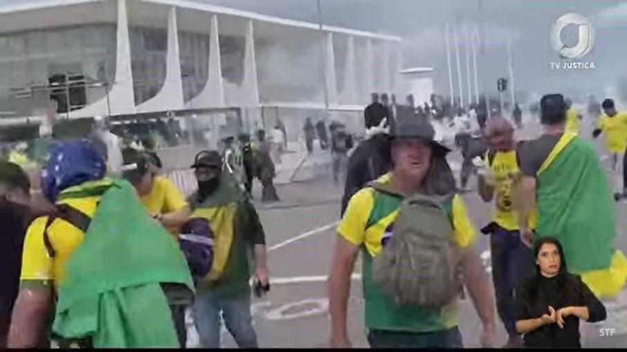 Em entrevista, Bolsonaro nega golpe: “Isso não tem cabimento”