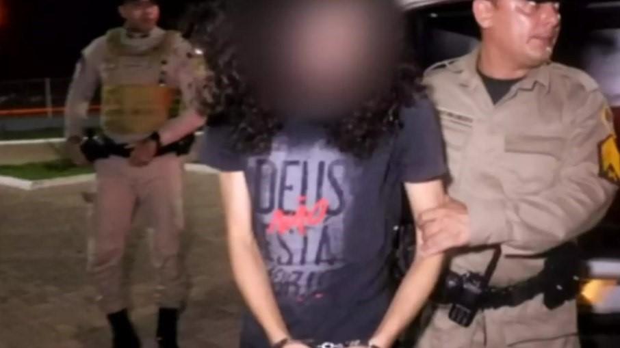 Professor é preso após dar “chá com sêmen” para alunas