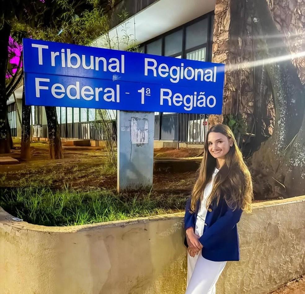 Aos 25 anos, mineira se torna juíza federal mais jovem do Brasil