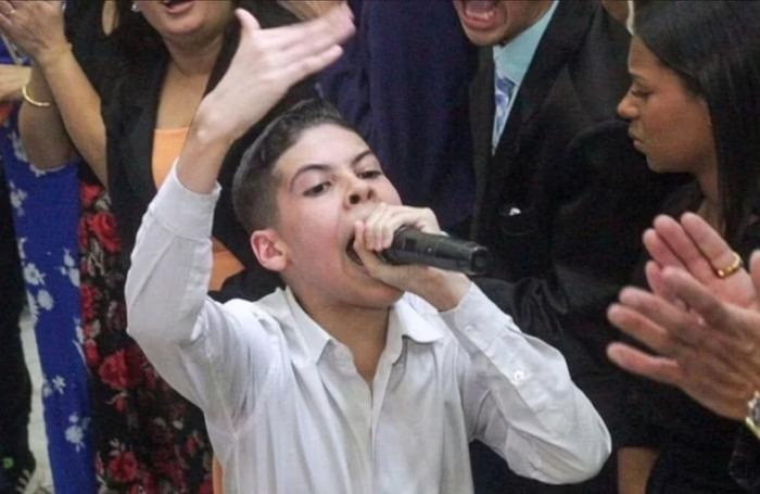 Quem é o pastor de 15 anos ameaçado após dizer curar câncer