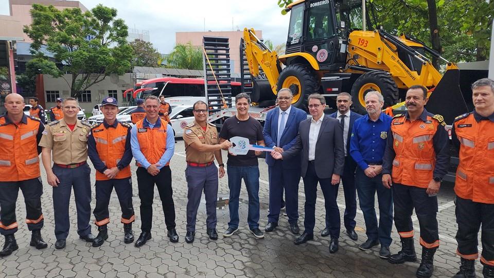 Corpo de Bombeiros e Polícia Científica do ES recebem novas viaturas