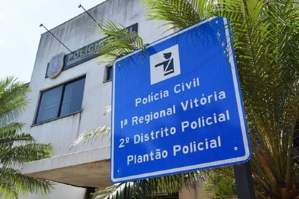 Pai é preso suspeito de abusar das filhas de 12 e 13 anos em Vitória