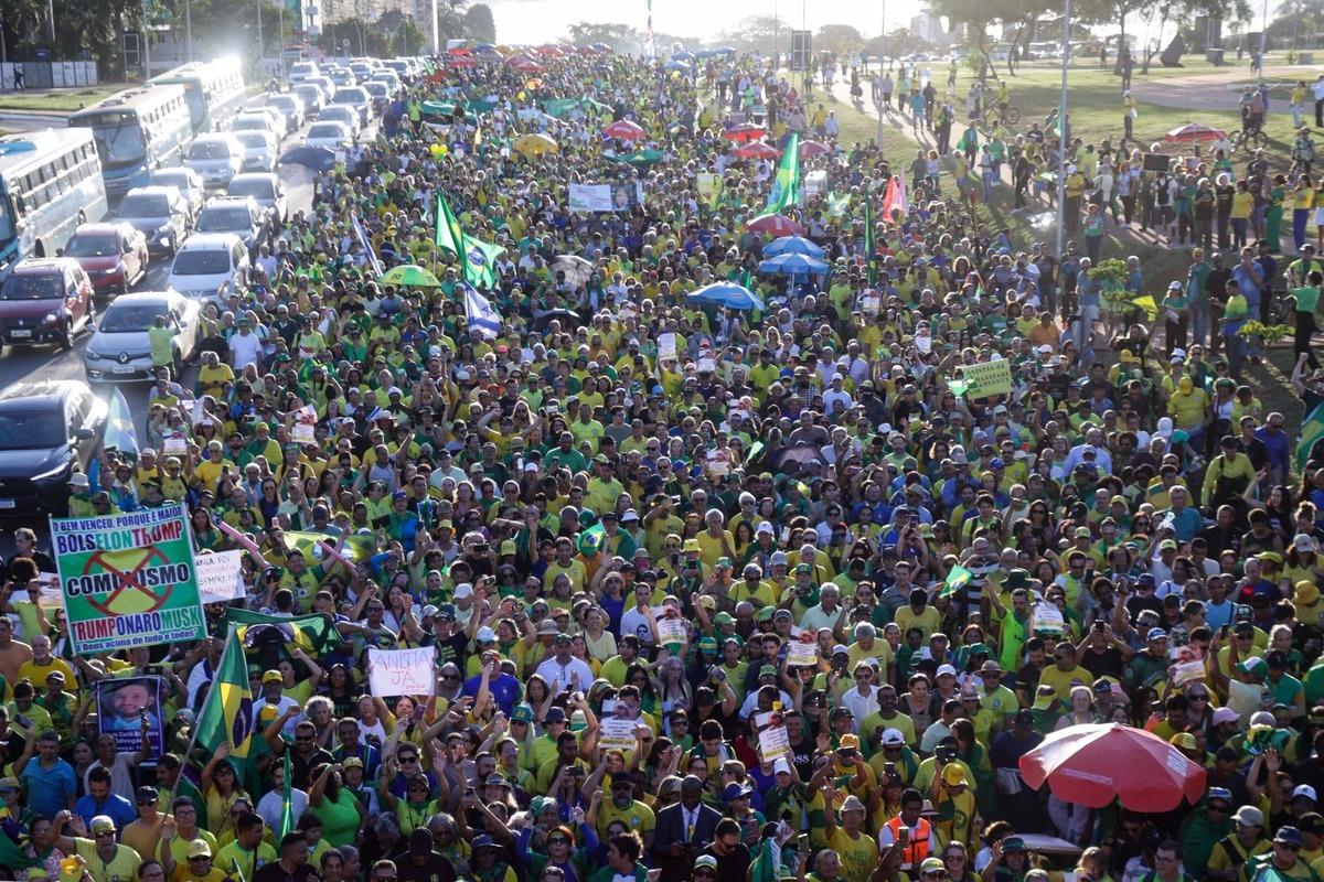 “Anistia é ato privativo do Parlamento”, diz Bolsonaro em manifestação