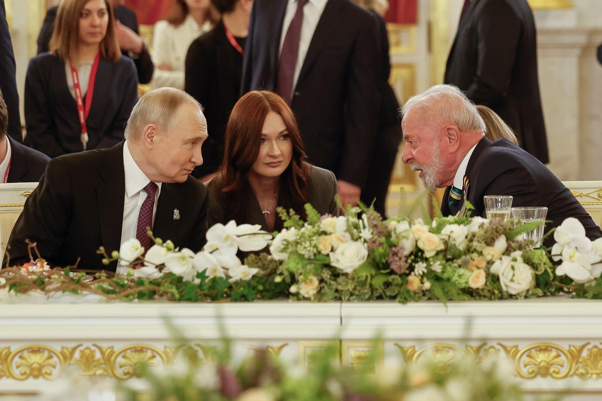 Na Rússia, Lula participa de jantar no Kremlin ao lado de Putin