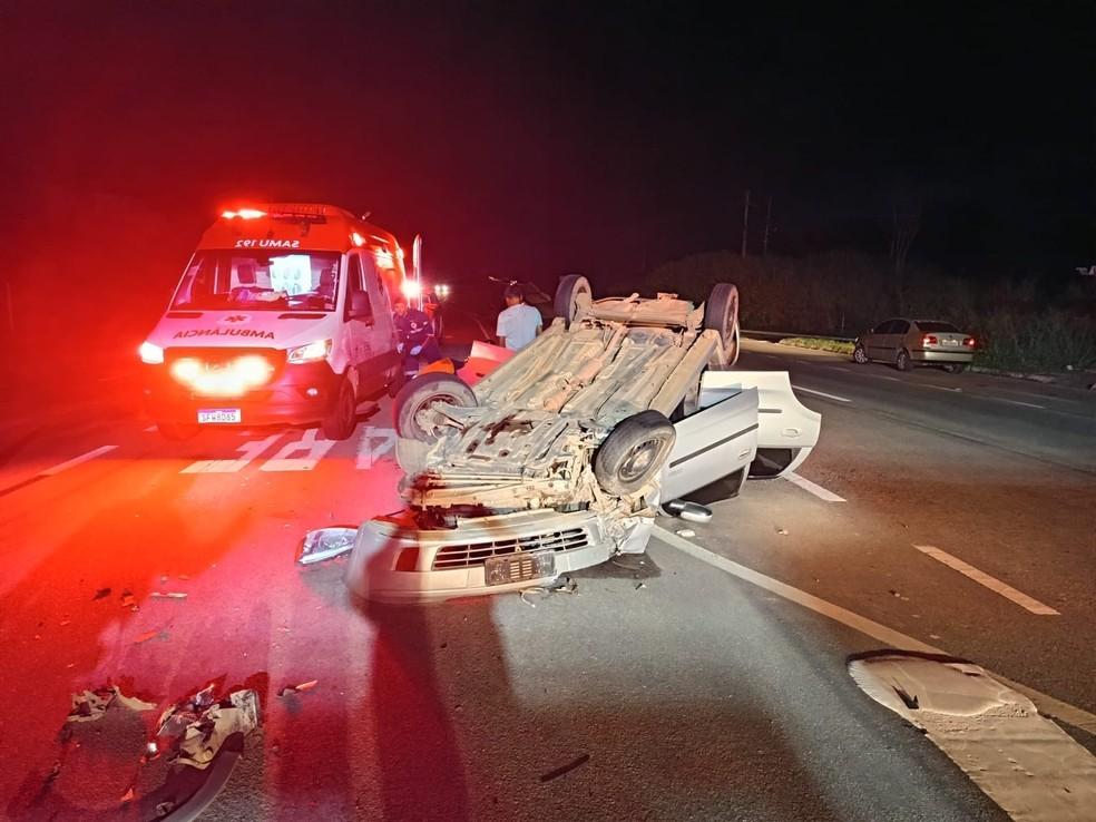 Grave acidente entre caminhão e carro na BR-482 deixa quatro feridos, no ES
