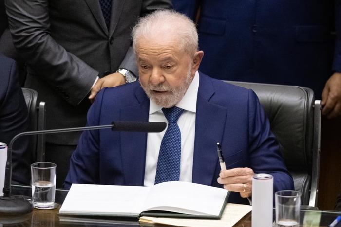 Impeachment de Lula protocolado na Câmara divide oposição