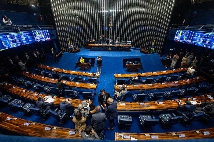 Proposta de aumentar deputados enfrenta resistência no Senado