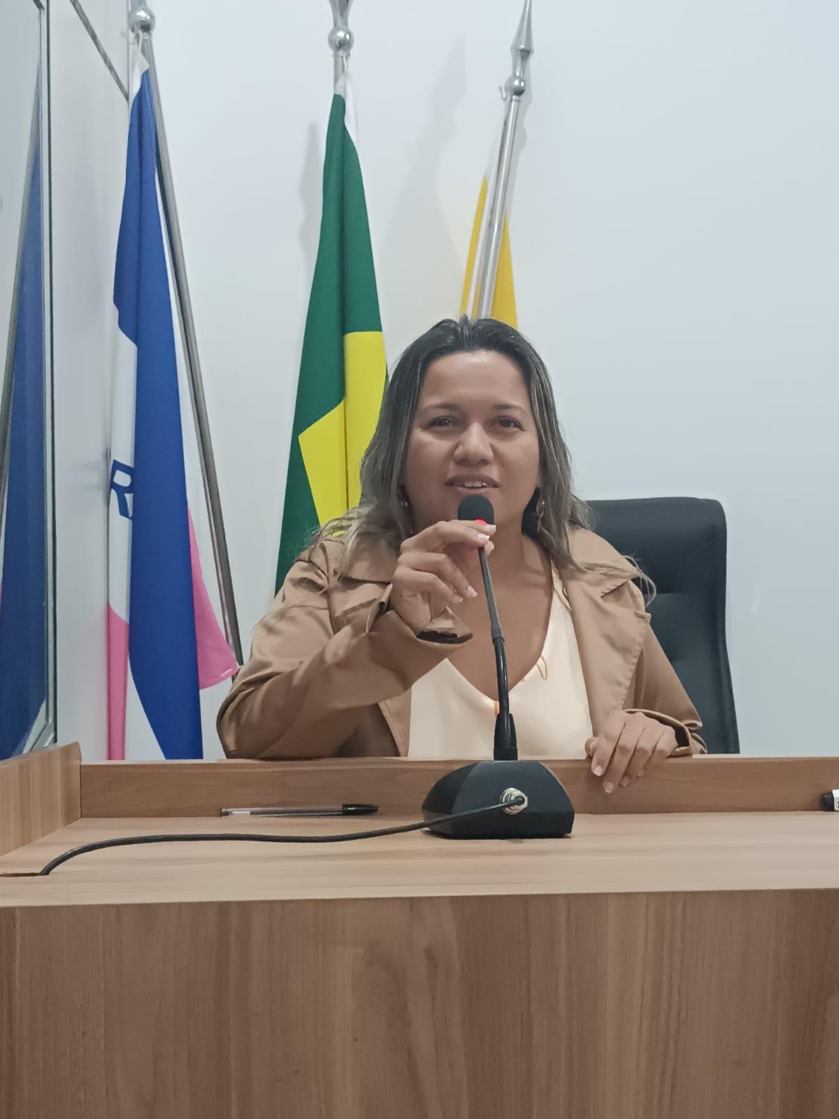 Vereadora Camila reivindica a contratação de fisioterapeutas para o atendimento domiciliar à pacientes, em Conceição da Barra, ES