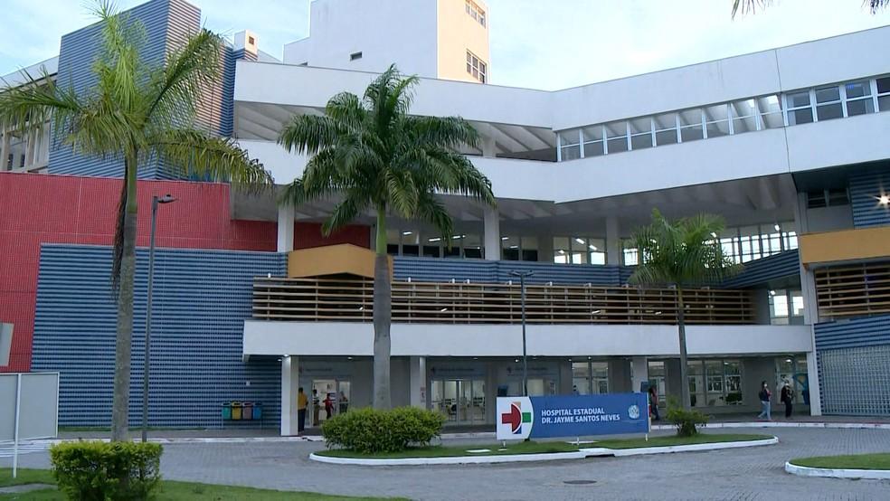 Mulher fica com rosto e abdômen queimados após companheiro jogar álcool e atear fogo