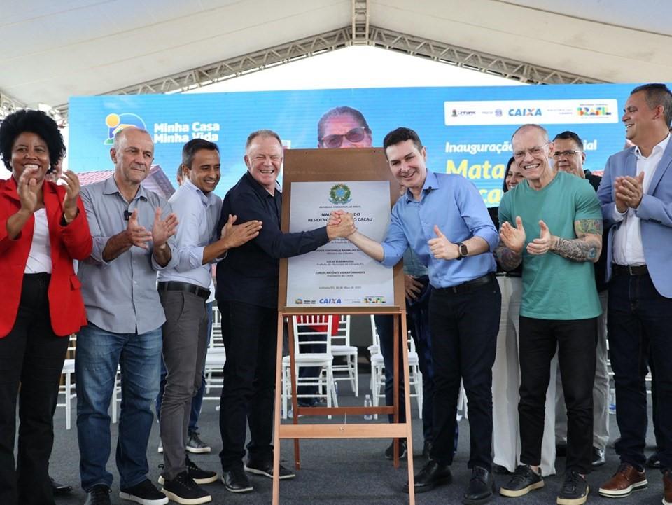 Casagrande participa da entrega de unidades habitacionais em Linhares, no ES