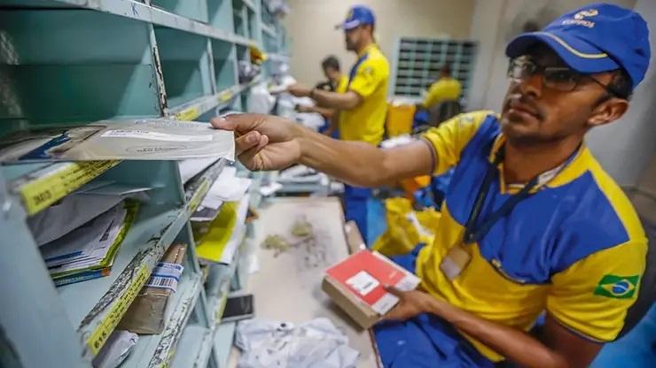 Deputado Messias Donato questiona gastos milionários dos Correios em meio a cortes para funcionários