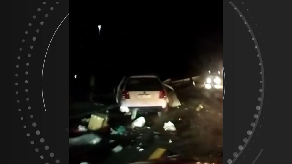 Motorista foge após acidente na BR-101, bate em ônibus e morre, em São Mateus, no ES