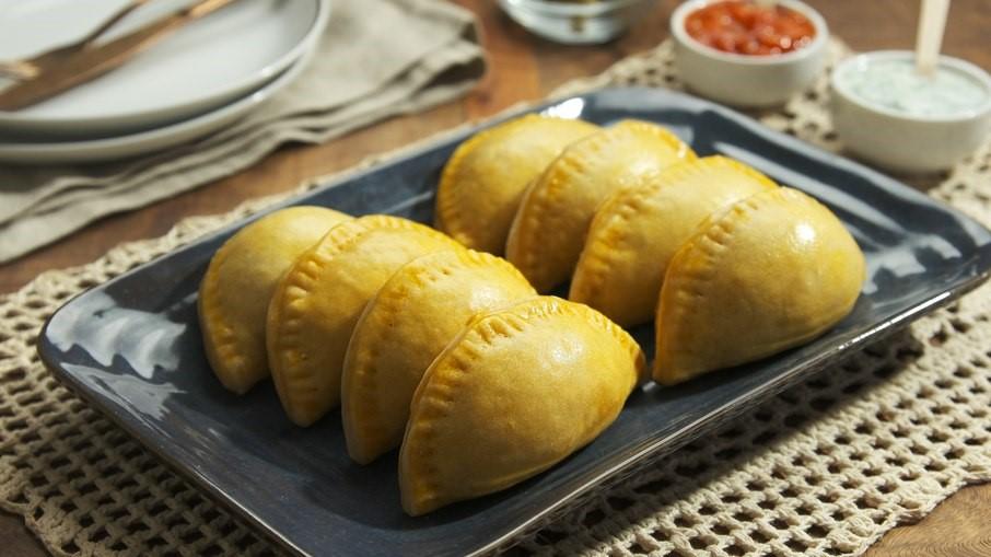 Mulher envenena pastéis e mata 40 membros de uma gangue