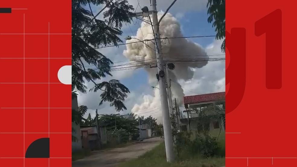 Explosão em fábrica deixa uma pessoa morta e outra ferida, em São Mateus, no ES