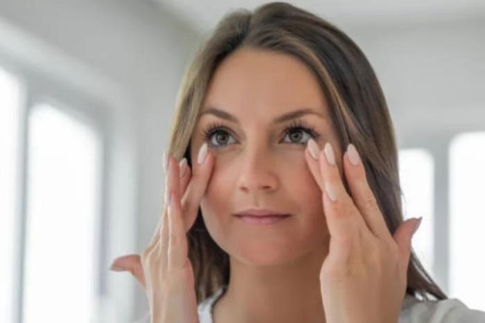 Pele de porcelana: Hidratante natural apaga rugas e rejuvenesce a aparência de mulheres 55+