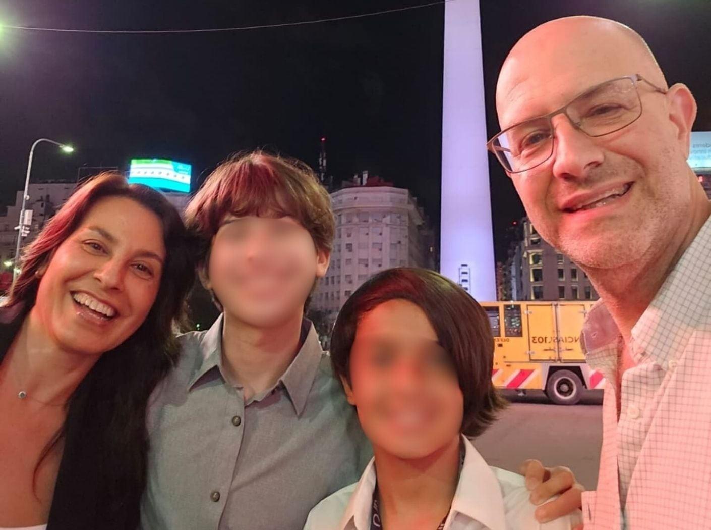 Mulher mata marido e filhos e deixa carta com sangue