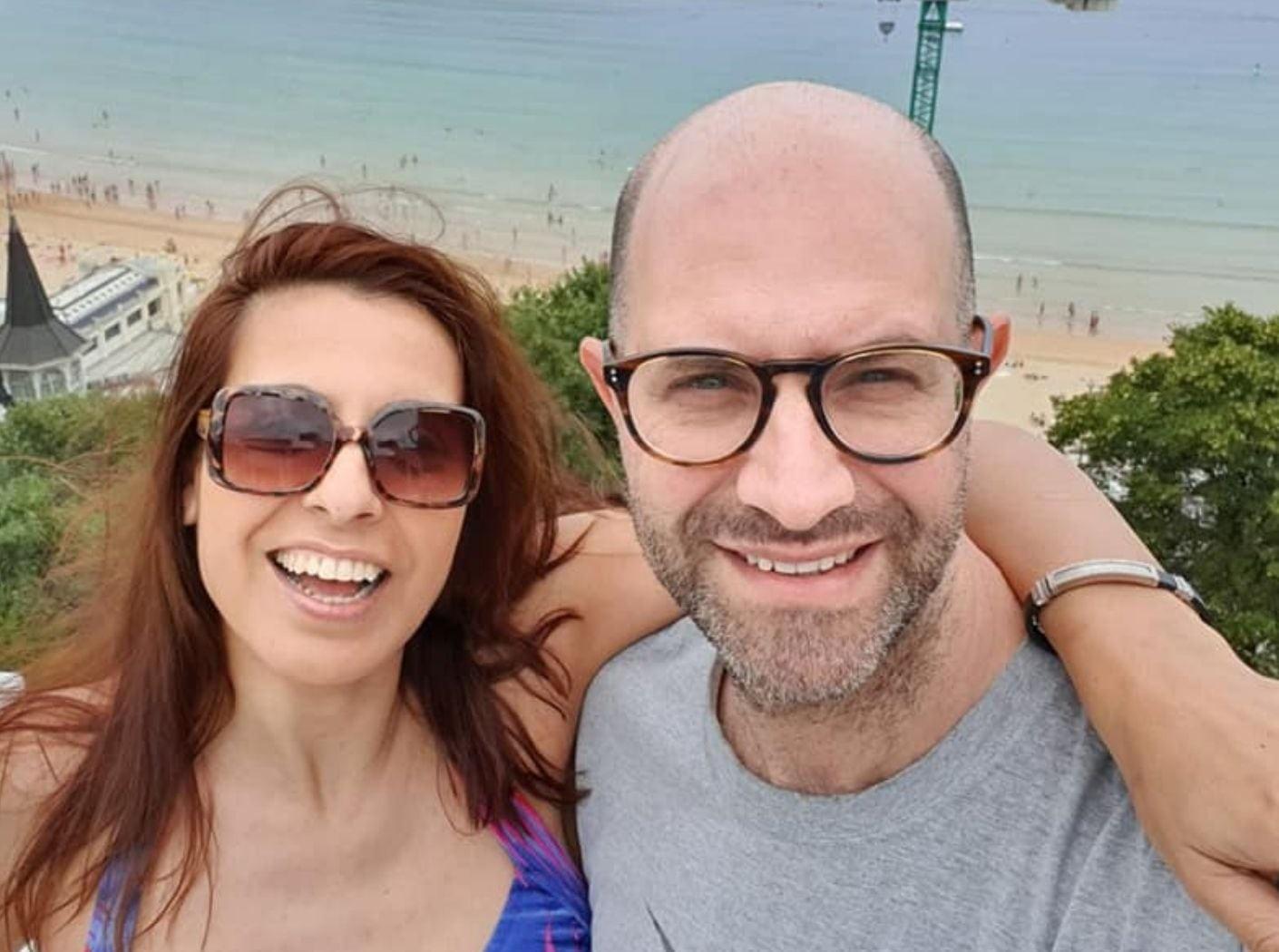 Mulher mata marido e filhos e deixa carta com sangue