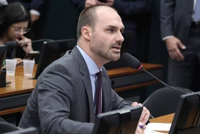 “Muito satisfeito”, diz Eduardo Bolsonaro sobre veto de vistos dos EUA