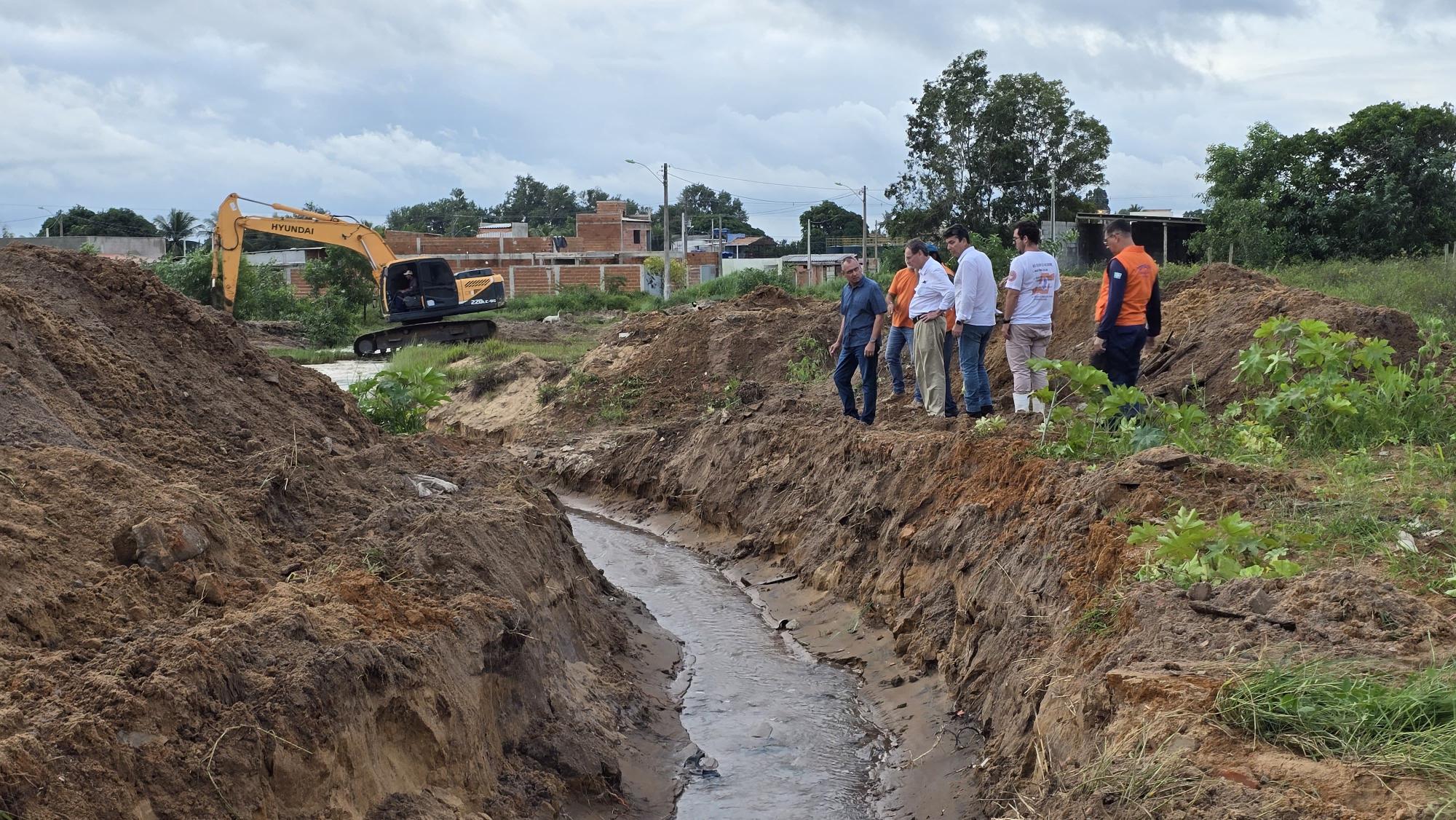 Obras emergenciais são iniciadas em Guriri, São Mateus, ES, para conter alagamentos